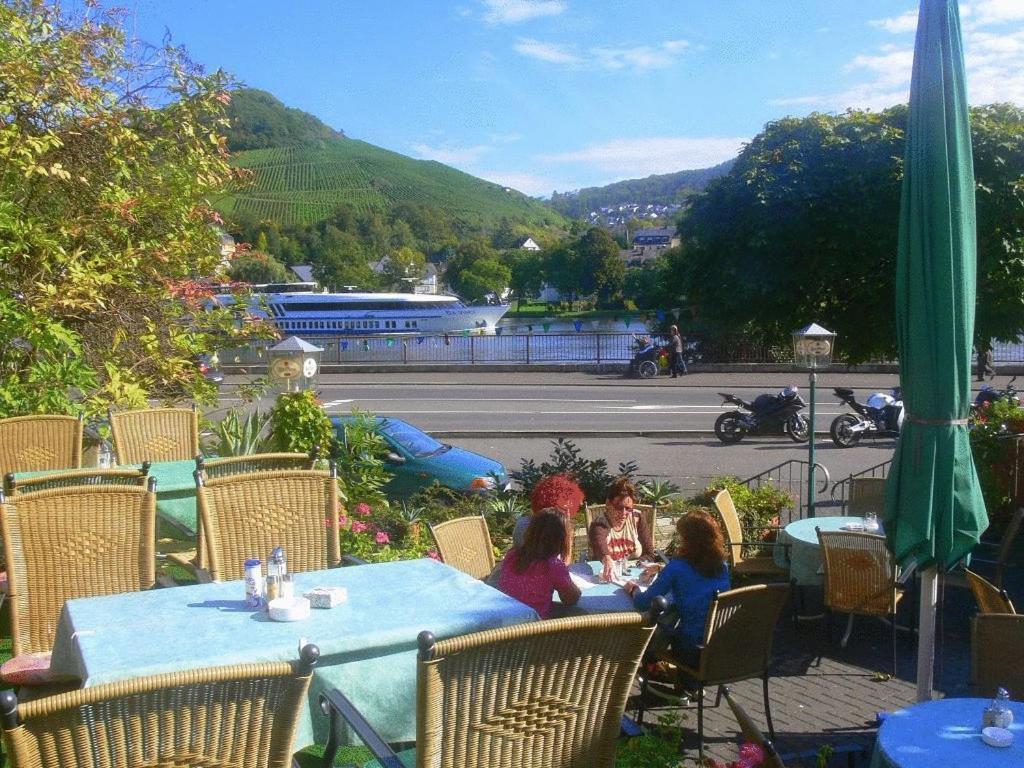 Panorama-Café MOSELGARTEN Alf Extérieur photo